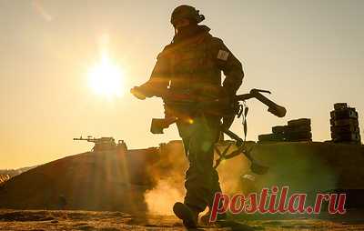В Минобороны РФ рассказали, как ефрейтор в одиночку заставил отступить группу ВСУ. Атака украинских сил была сорвана, противник понес значительные потери в живой силе, добавили в ведомстве