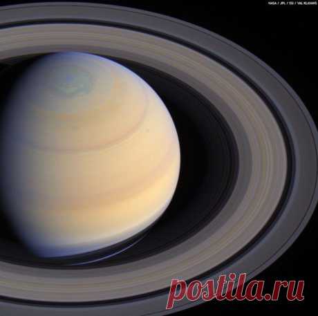 Снимок Сатурна полученный космическим аппаратом Кассини 9 сентября 2014 года. Автор обработки Val Klavans. / Интересный космос