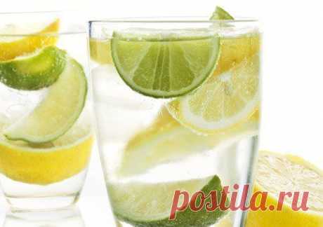 7 причин выпить стакан воды с лимонным соком / Медицина для всех