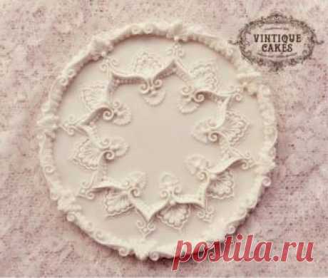 Borella Inspired Piping Tutorial This is my piping tutorial for the Borella inspired romantic cake top design. I have broken it down to a step by step process to make what looks complicated, a little easier to follow and achieve. I hope you find it useful and enjoy learning the...