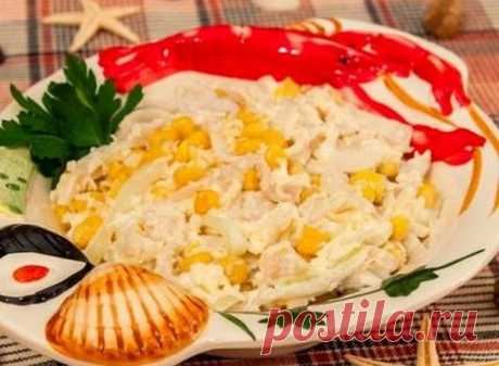 Салат с кальмарами, грибами, кукурузой и сыром, рецепт с фото — Вкусо.ру