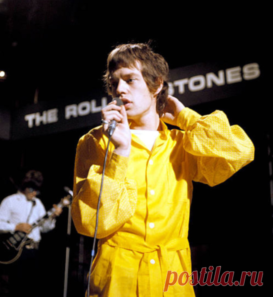 1966. The Rolling Stones performing on Ready Steady Go! at Wembley Studios in London on October 7, 1966 - p4036 | PastYears.info