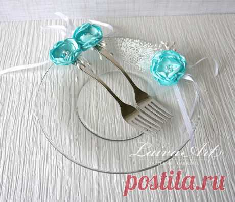 Wedding Forks Wedding Fork Set Mint Wedding Forks Wedding Forks Wedding Fork Set Mint Wedding Forks  Set of 2 forks and plate. Its just pretty on your table ! The would make the perfect finishing touch to any: Aqua Wedding, Mint Wedding, Beach wedding, Outdoor wedding, Cottage wedding. Thank you so much! https://www.svetlanadankova.com/  If you are looking for matching Cake Server Set, please visit our sections: https://www.etsy.com/listing/225135353/wedding-cake-server-set...