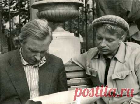 Эраст Гарин с Юрием Беловым во время съемок фильма "Девушка без адреса" 1957 год.