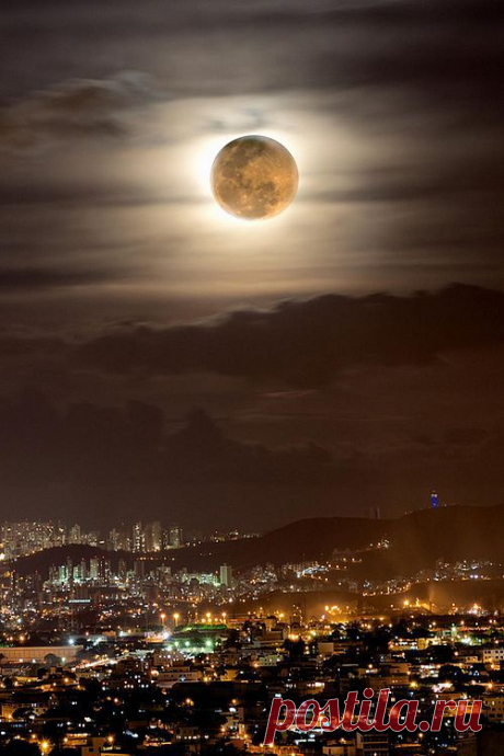 Supermoon by Marco Guinter, Rio, Brazil | Moon Beauties