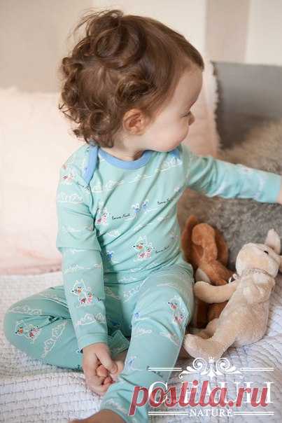 Выкройка пижамы для малышей 
Размеры: 62/68, 74/80, 86/92
Возраст около 6 - 24 месяцев
Фото МК по шитью в источнике: https://www.c-pauli.de/blog/baby-schlafanzug-bonne-nu..
#выкройки
Источник красоты.Шитье.Идеи