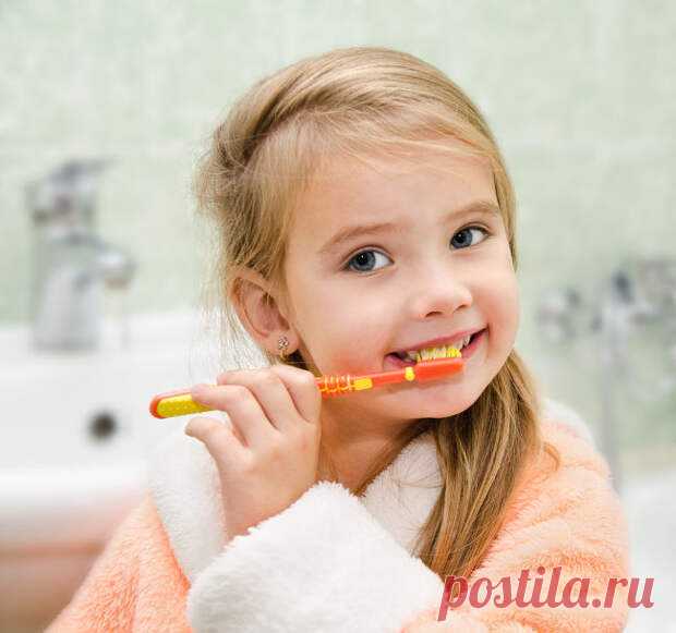Зловещие символы на тюбиках с зубной пастой 

Самая лучшая зубная паста должна не только отлично счищать налет с зубов, отбеливать их и дезинфицировать. Она должна быть безопасной! Как оказалось, состав товара, которым пользуются сейчас все без…