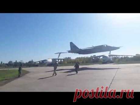 Ukrainian fighter jet extra low pass - YouTube