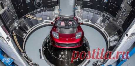 Илон Маск спрятал в своем Tesla Roadster секретный груз: стало известно где он находится