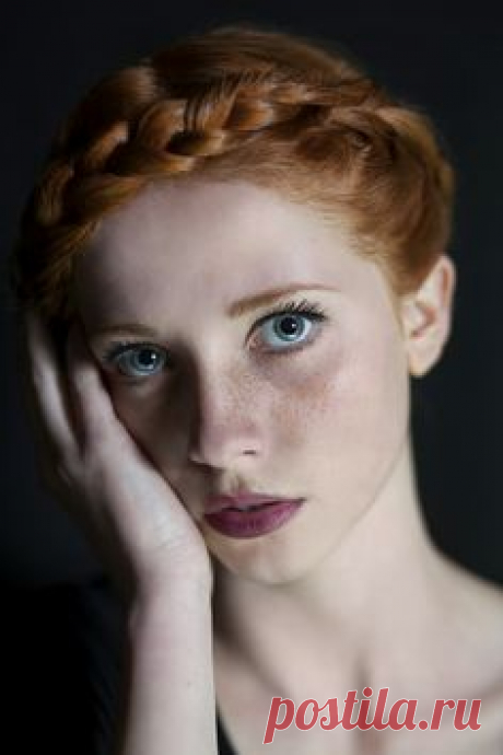 Redhead senior pictures and picture ideas for red heads. #redheadseniorpictures