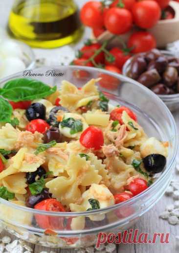 Insalata di pasta con tonno, pomodorini e mozzarella - Piovono Ricette