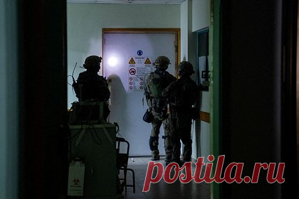 Израильские военные начали покидать здание больницы «Аш-Шифа». Израильские военные покидают здание больницы «Аш-Шифа» на севере сектора Газа. На данный момент причины выхода бойцов Армии обороны Израиля (ЦАХАЛ) из здания медкомплекса не раскрываются. При этом отмечается, что военные взорвали электрогенераторы, а также медицинскую и кислородную технику «Аш-Шифы».