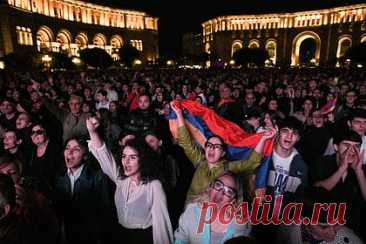 Протестующие в Армении за отставку Пашиняна начали перекрывать улицы