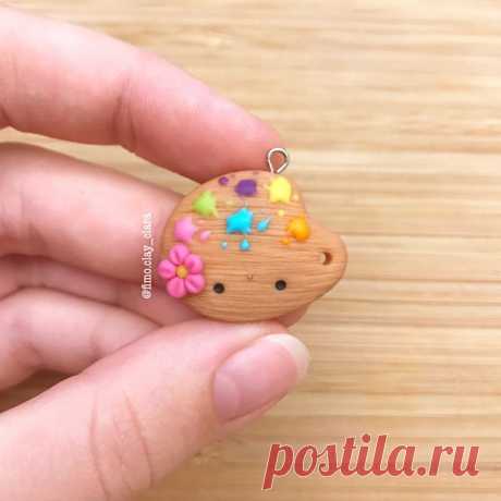 Hey🌷 here is a little🎨o decided to push myself and make something small and detailed I really like how this turned out and I hope that @michi.mux will like it ☺️💖#polymerclay #premo #polymer #premoclay #charm #charms #art #artsy #art🎨 #artist #clay #cute #sculpy #sculpey #handmade #handemade #handmadewithlove #🎨 #fimo #fimoart #fimoclay #fimocharm #fimocharms #claycreations #polymerclaycharms #polymer_clay #claycreation #artistic #claylife #claylife #polymerclay #polymerclaycharms