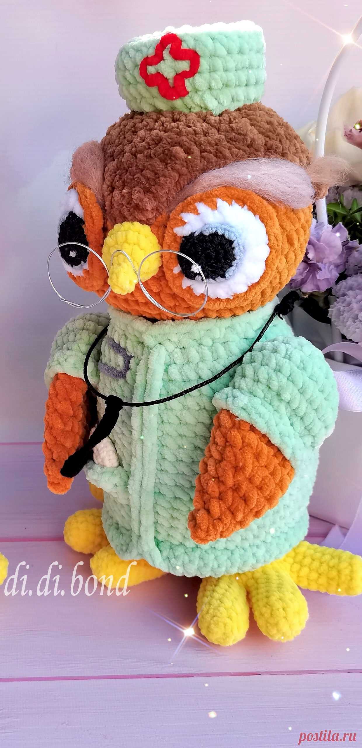 PDF Сова Доктор крючком. FREE crochet pattern; Аmigurumi toy patterns. Амигуруми схемы и описания на русском. Вязаные игрушки и поделки своими руками #amimore - плюшевая сова в образе доктора, совушка врач, совёнок из плюшевой пряжи, птица, птичка.