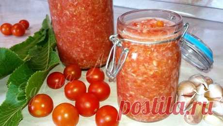 "Хреновина" без варки.

Для приготовления понадобится:

• помидоры - 3 кг.;
• хрен - 250 гр.;
• чеснок - 200 гр.;
• соль - по вкусу.