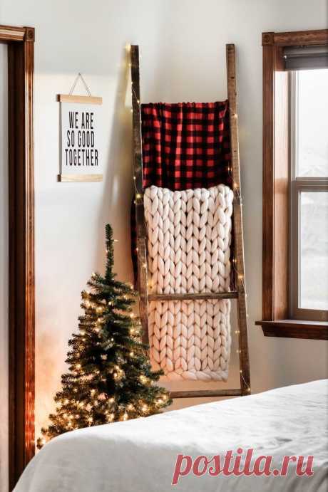 Add some festive flair with this super easy DIY blanket ladder decorated for Christmas! Make this DIY blanket ladder for under $15 and add it to your Christmas decor. This easy Christmas decorating idea will make your home so cozy! #joyfullygrowingblog#DIYblanketladder #christmasdecor#easyDIY