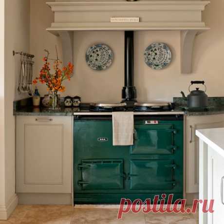 Classic green and neutral kitchen | housetohome.co.uk