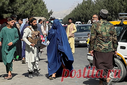 Ряженых боевиков заподозрили в участии в женских митингах за «Талибан». В женских маршах в поддержку «Талибана» могут участвовать переодетые боевики, предположила студентка и активистка из Кабула Тамана. По ее словам, талибы пытаются выставить несогласных с ними женщин «ненормальными развратницами».