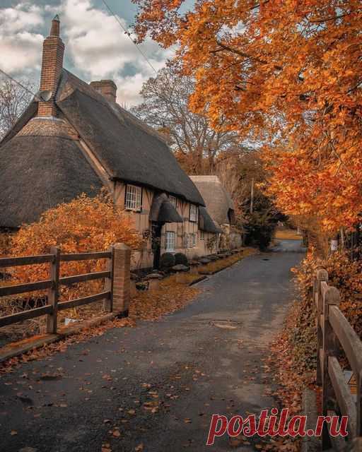 Восхитительные осенние сцены в Wherwell Village 🇬🇧
′′ Осень - это вторая весна, когда каждый лист - цветок.
