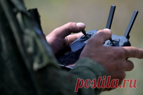 Стали известны возможности российских разведывательных БПЛА в зоне СВО. Разведывательные беспилотные летательные аппараты (БПЛА), применяемые военнослужащими Российской армии в зоне специальной военной операции (СВО), имеют возможность увидеть цели на расстоянии до 25 километров. Об этом ТАСС стало известно от Министерства обороны (МО) России.