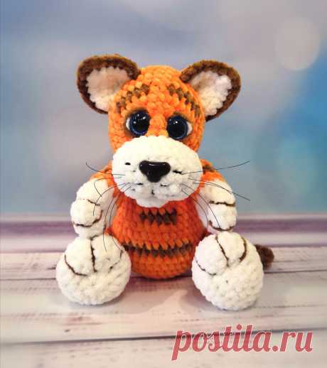 PDF Тигруля крючком. FREE crochet pattern; Аmigurumi animal patterns. Амигуруми схемы и описания на русском. Вязаные игрушки и поделки своими руками #amimore - большой тигр из плюшевой пряжи, плюшевый тигрёнок, тигрята, котик, кот, котенок.