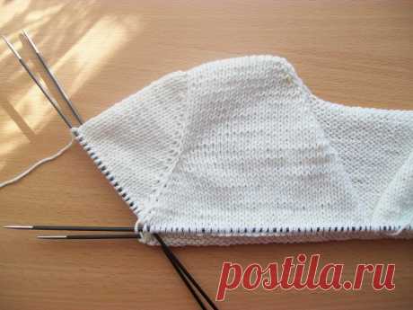 tru-knitting: Имитация втачного рукава сверху вниз. МК