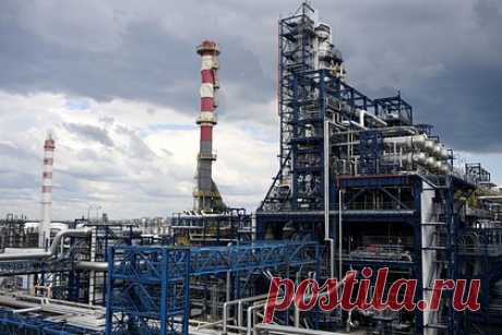 В США заявили о мировом дефиците дизельного топлива. Нефтеперерабатывающие компании не могут обеспечить мир достаточным количеством дизельного топлива. Об этом сообщает агентство Bloomberg. Авторы материала подчеркнули, что контракты по дизелю достигли рекордной стоимости — выше 140 долларов за баррель. Уточняется, что ситуация может ухудшиться.