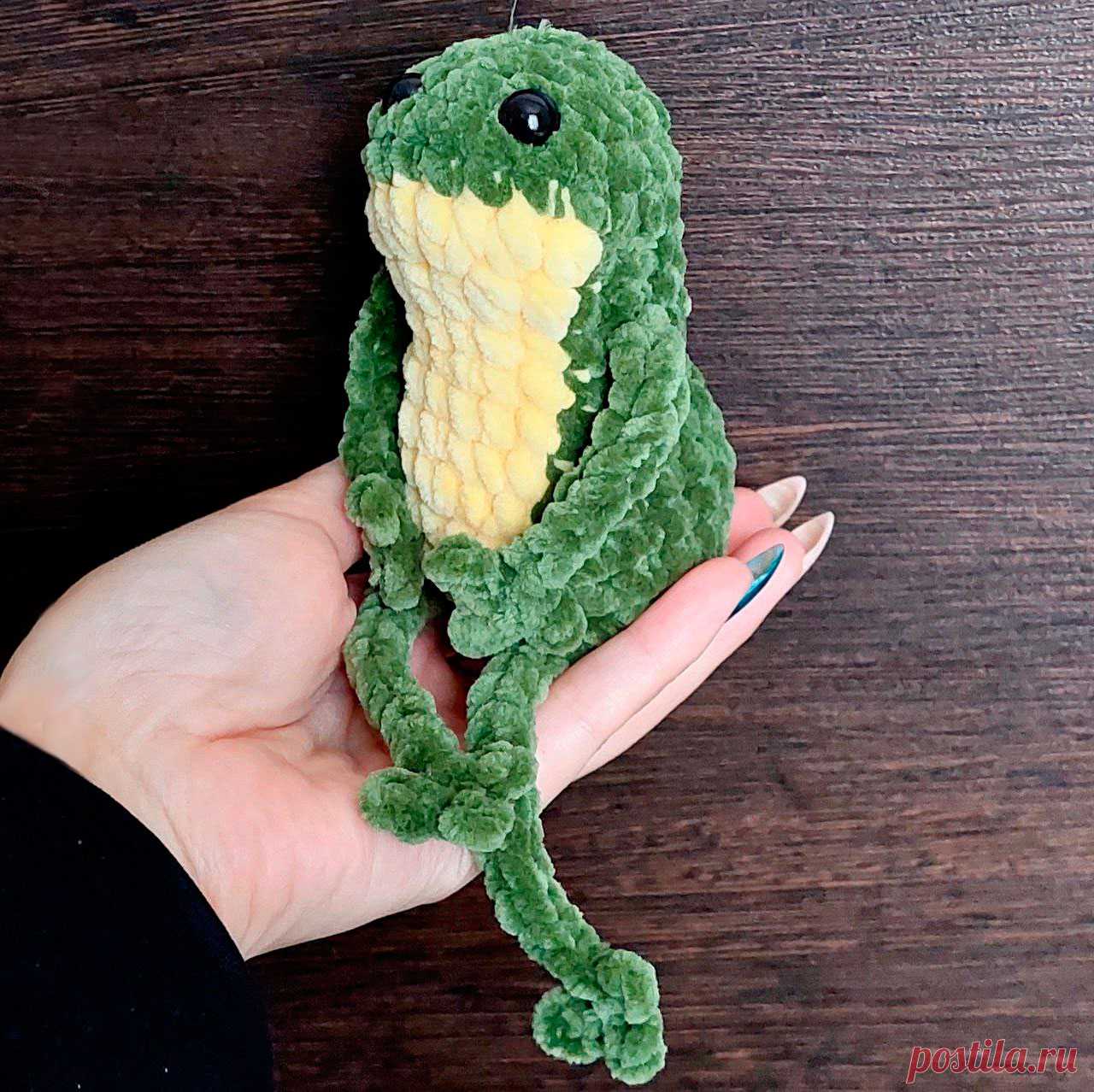 PDF Лягушонок Квак крючком. FREE crochet pattern; Аmigurumi toy patterns. Амигуруми схемы и описания на русском. Вязаные игрушки и поделки своими руками #amimore - лягушонок из плюшевой пряжи, плюшевая лягушка.