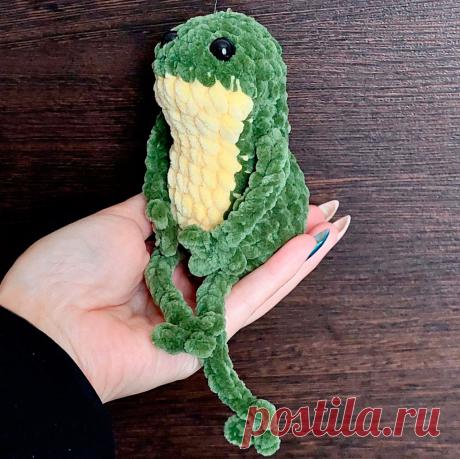 PDF Лягушонок Квак крючком. FREE crochet pattern; Аmigurumi toy patterns. Амигуруми схемы и описания на русском. Вязаные игрушки и поделки своими руками #amimore - лягушонок из плюшевой пряжи, плюшевая лягушка.