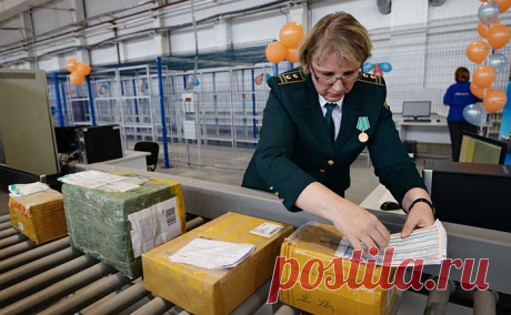 Российская таможня будет вскрывать посылки в поисках контрафакта
