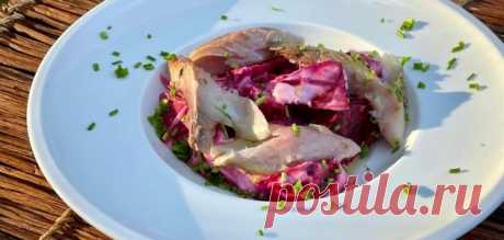 Свекольный салат с копченой скумбрией и домашним хреном – Вся Соль - кулинарный блог Ольги Баклановой