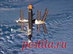 23 марта в 2001 году В Тихом океане затоплена орбитальная станция «Мир»