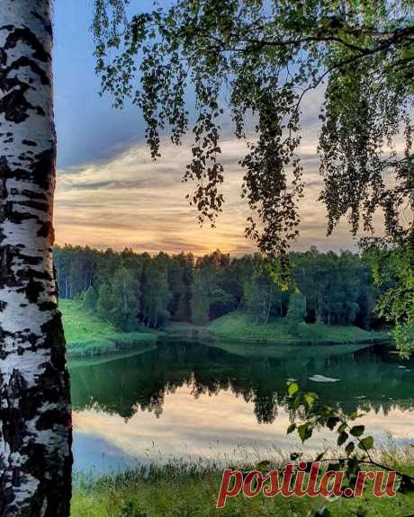 Закат на берегу озера.
📷 kurskayaira1979