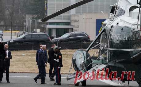 Байден приехал в военный госпиталь для прохождения медицинской комиссии. Президент США Джо Байден утром 16 февраля прибыл в Национальный военно-медицинский центр имени Уолтера Рида для прохождения ежегодного медицинского осмотра, сообщает The Hill.