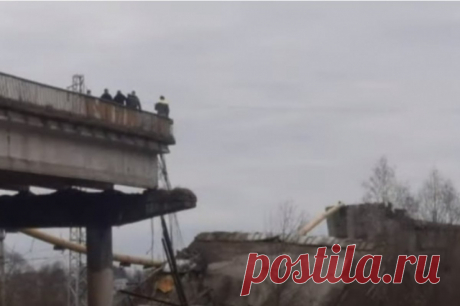 Почти 9 тысяч человек остались без газа из-за обрушения моста в Вязьме. При обрушении Панинского путепровода были повреждены сети газоснабжения.