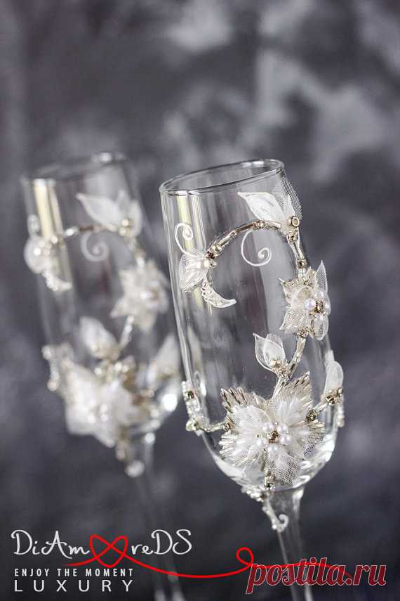 Luxury Сhampagne Flutes,Embroidery Wedding Glasses, Bead, Silver Pearl, Winter Shiny Toasting, vintage inspired, 2pcs БЕЗ КОРРЕКТИРОВКИ!  Rhinestone wedding, champagne flutes, pearl wedding, сollection white lace, toasting glasses, bride and groom flutes, vintage inspired, 2pcs Exquisite wedding toasting flutes decorated with white beads and gold shades will fit any wedding style – both traditional and thematic. Beautiful décor and designer’s idea make these glasses look r...