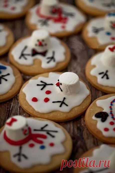 Идея для украшения печенья на Новый год: &quot;Растаявший снеговик&quot;