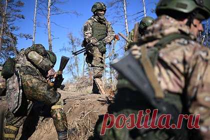 На Украине рассказали о неограниченных запасах оружия у России. Представитель Главного управления разведки Украины Андрей Юсов рассказал о неограниченных запасах стрелкового оружия России. По его мнению, численность имеющегося на российских складах стрелкового оружия превышает численность кадрового резерва Вооруженных сил России.