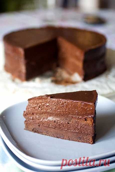 Torta tartufata   Questa torta l'ho fatta per il compleanno di Marco qualche giorno fa, però era circa un anno che sfogliando il bellissimo libro di Donna H...