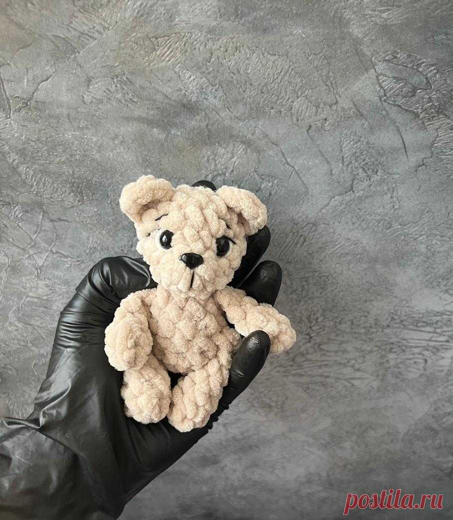PDF Мишка Тедди и зайка Соня крючком. FREE crochet pattern; Аmigurumi toy patterns. Амигуруми схемы и описания на русском. Вязаные игрушки и поделки своими руками #amimore - маленькие зверюшки крючком, медведь, медвежонок, мишка и заяц из плюшевой пряжи, зайка, зайчик, зайчонок, плюшевые зверята.