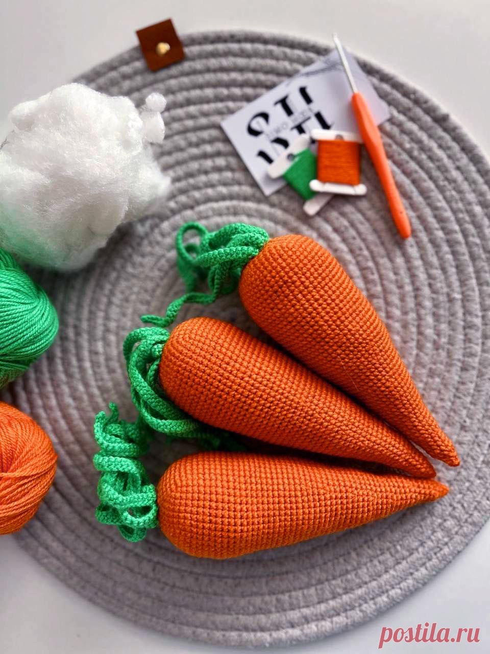 PDF Морковка крючком. FREE crochet pattern; Аmigurumi toy patterns. Амигуруми схемы и описания на русском. Вязаные игрушки и поделки своими руками #amimore - морковка с ботвой, морковь из обычной пряжи, овощ.