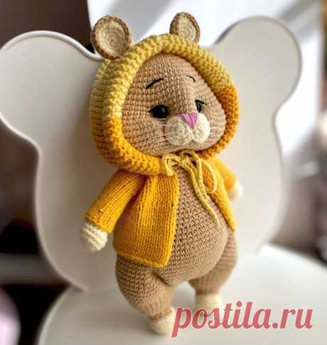 PDF Хомяк Арсений крючком. FREE crochet pattern; Аmigurumi animal patterns. Амигуруми схемы и описания на русском. Вязаные игрушки и поделки своими руками #amimore - хомяк в кофточке с капюшоном, хомячок из обычной пряжи.