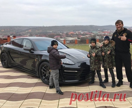 Наследники Кадырова подогнали тренеру Porsche Panamera