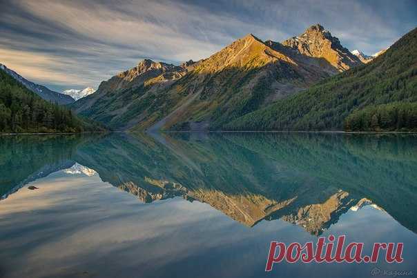 Вид на Большое Кучерлинское озеро в Горном Алтае. Автор фото – Светлана Казина: nat-geo.ru/photo/user/30896/