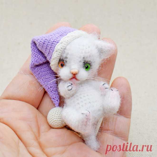 PDF Кисуля. FREE amigurumi crochet pattern. Бесплатный мастер-класс, схема и описание для вязания амигуруми крючком. Игрушки своими руками! Котик, кот, кошечка, кошка, котенок, cat, kitten, gato, gatito, gatinho, chat, minou, kitty, kätzchen. #амигуруми #amigurumi #amigurumidoll #amigurumipattern #freepattern #freecrochetpatterns #crochetpattern #crochetdoll #crochettutorial #patternsforcrochet #вязание #вязаниекрючком #handmadedoll #рукоделие #ручнаяработа #pattern #tutorial #häkeln #amigurumis