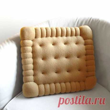 Подушка «Cookies» cream | Fabylonia.ru - Ежедневное вдохновение лучшими дизайнерскими вещами