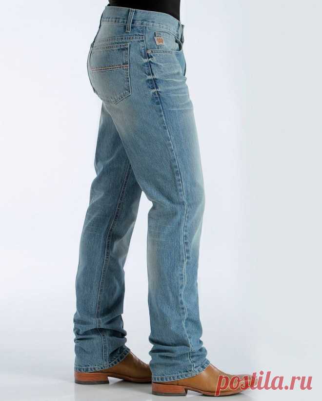 Джинсы Cinch® Everett Relaxed Light Wash Jean – сочетают в себе классические и молодежные тренды современной джинсовой моды, законодателем которой являются США. Эти американские джинсы выполнены из Premium Denim плотностью 13,25 унций, состоящего из 100 хлопка. Шлифование, потертости джинсов сделаны вручную. Цена = 2 099 рублей с бесплатной доставкой.
