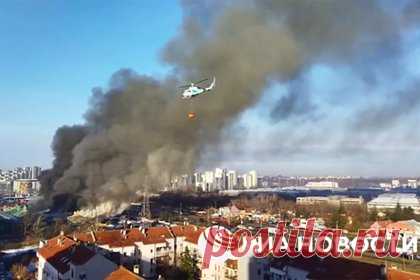 В столице Сербии загорелся крупнейший китайский рынок. В Белграде загорелся крупнейший в городе китайский рынок, на тушении работают 62 пожарных и 18 машин, а также два вертолета, один из которых получен от России — Ка-32. Сигнал о пожаре поступил около 7:00 (9:00 по московскому времени). Сообщений о пострадавших в результате пожара не поступало.