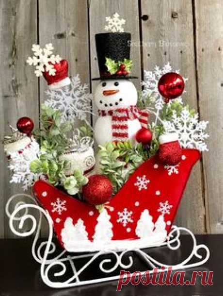 Snowman Centerpiece for table, Christmas centerpiece, dining table centerpiece, holiday table Decor, sleigh centerpiece, hostess gift table  What a cute way to decorate your table this winter season! This little snowman is glad to greet your guests and your family with a smile on